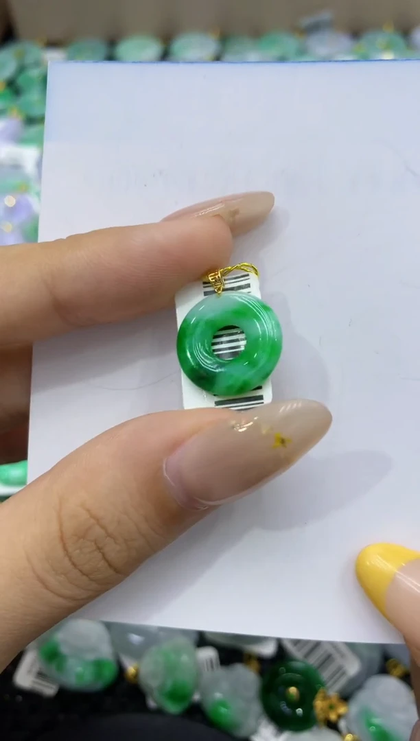 颈饰18K金镶嵌翡翠天然麻烦翡翠A货