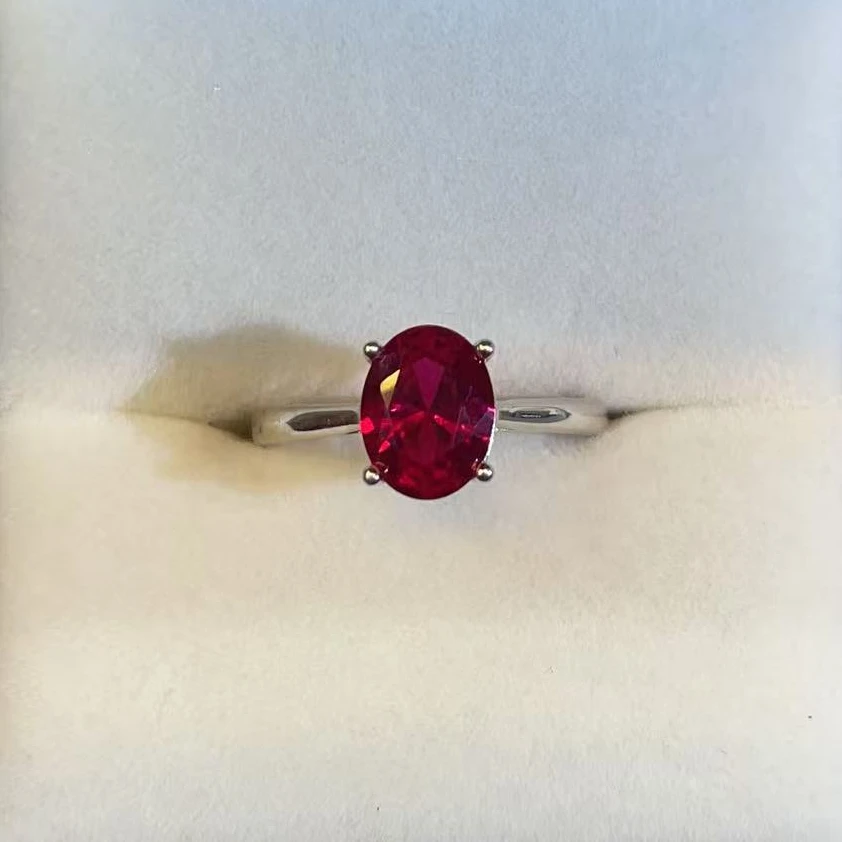 【Vivia】甄选 经典红椭圆戒指2.0CT