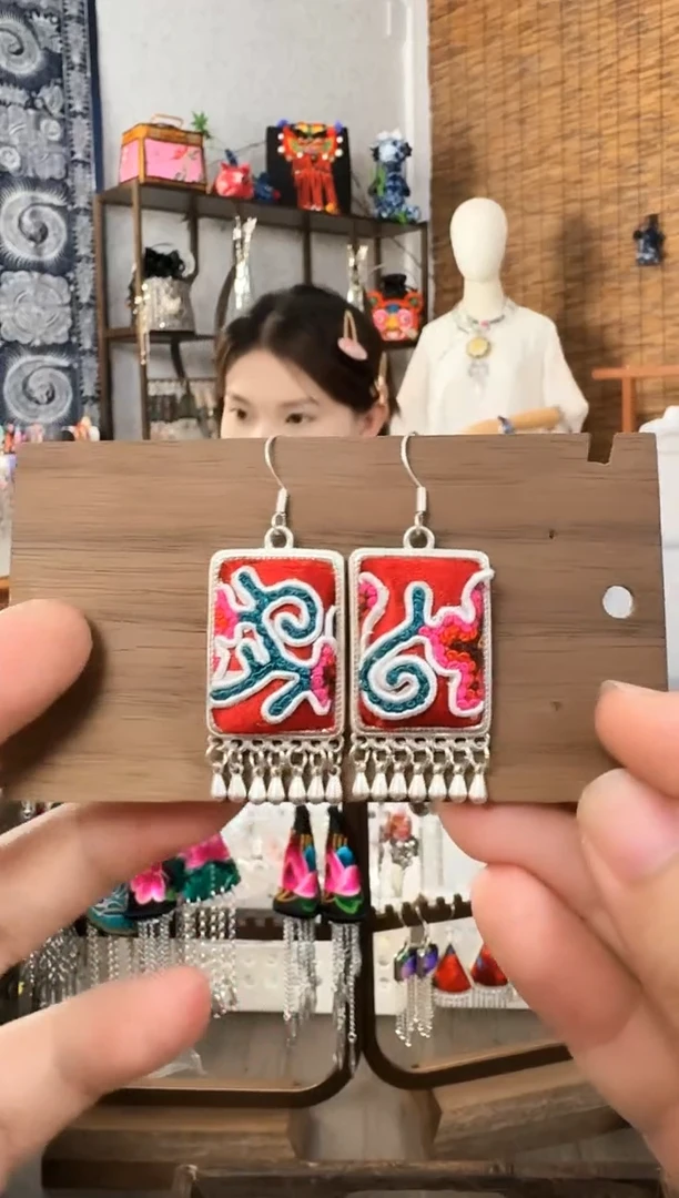 织绣云之谣非遗老绣饰品004