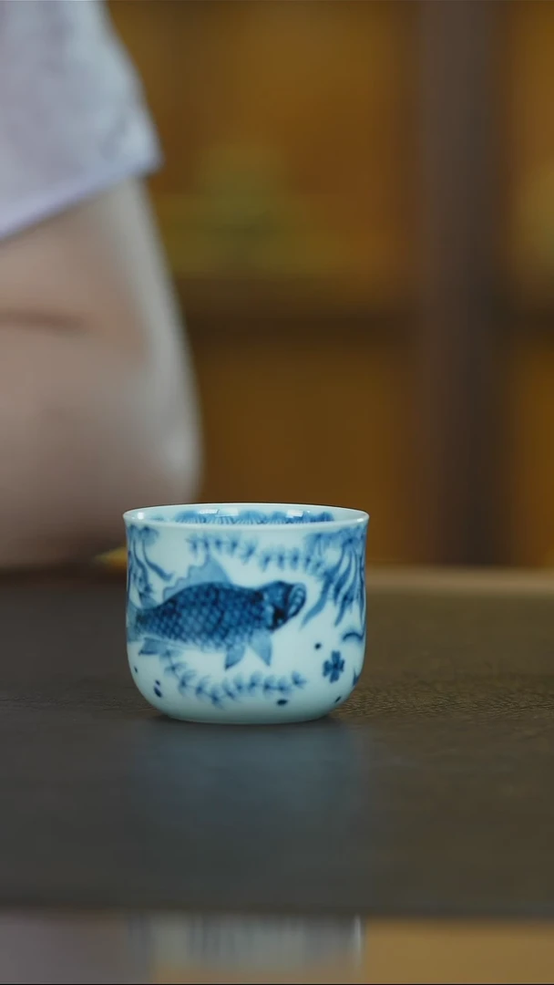 青花鱼藻手握杯