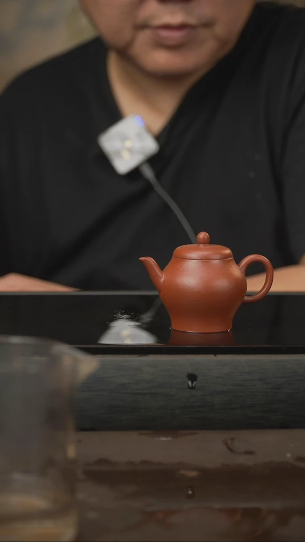 茶壶紫砂18，瓮形，朱泥，70cc