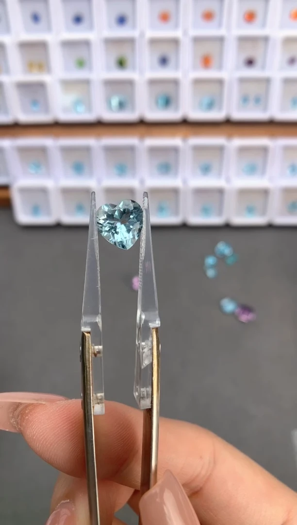 未镶嵌裸石定制海蓝宝石2.1ct 04039