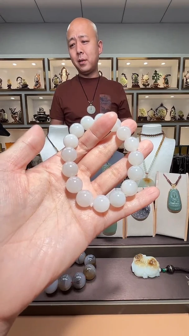 和田玉未镶嵌颈饰苏