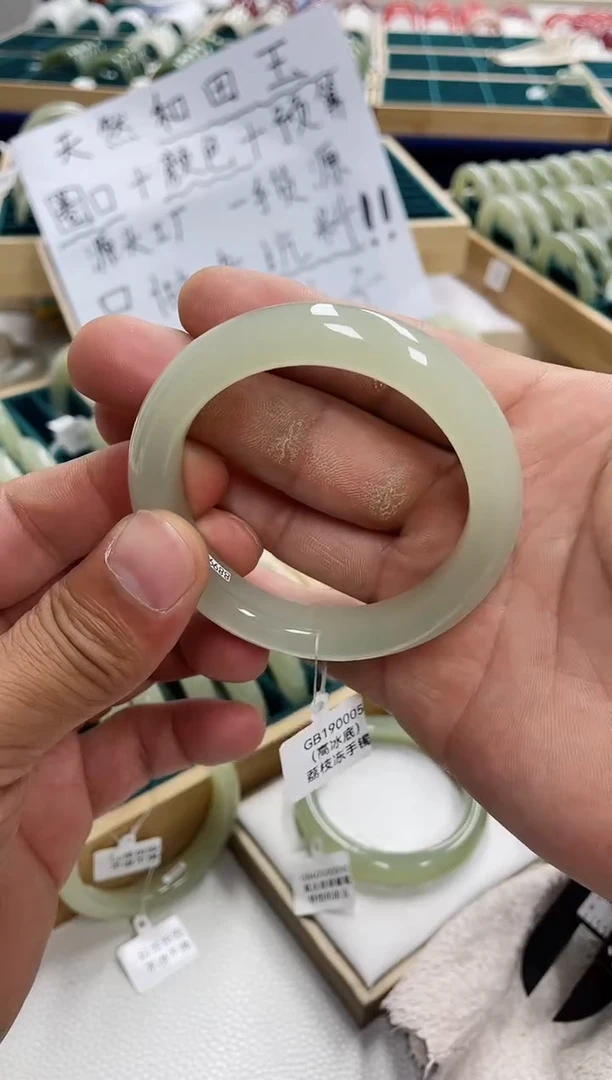未镶嵌手镯和田玉?和田玉手镯190005