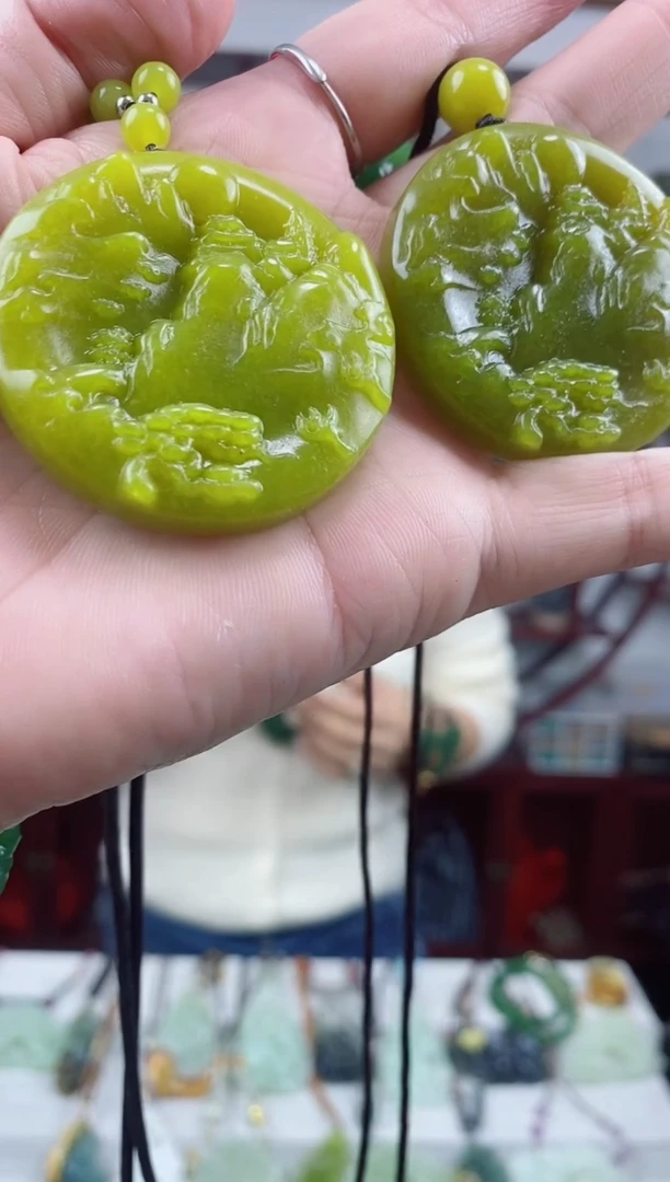 未镶嵌岫玉颈饰2