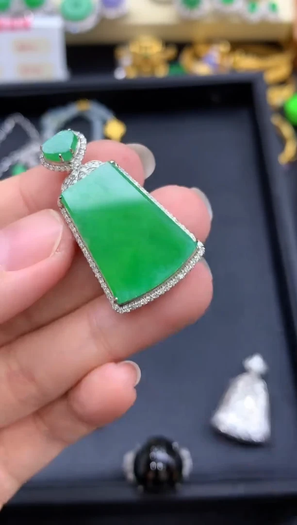 颈饰18K金镶嵌翡翠799-中国好珍宝