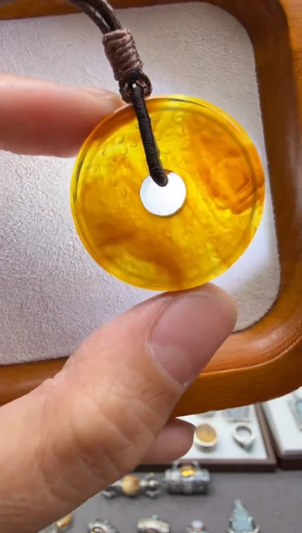 琥珀颈饰未镶嵌仿古蟠虺纹吊坠