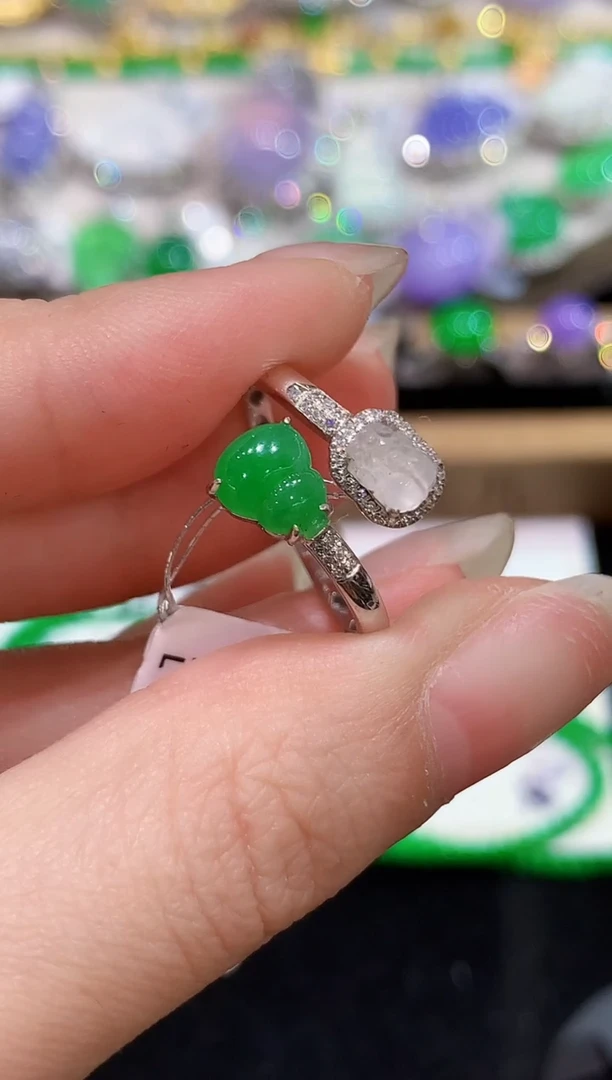 18K金镶嵌戒指翡翠-*樂多样性发其一