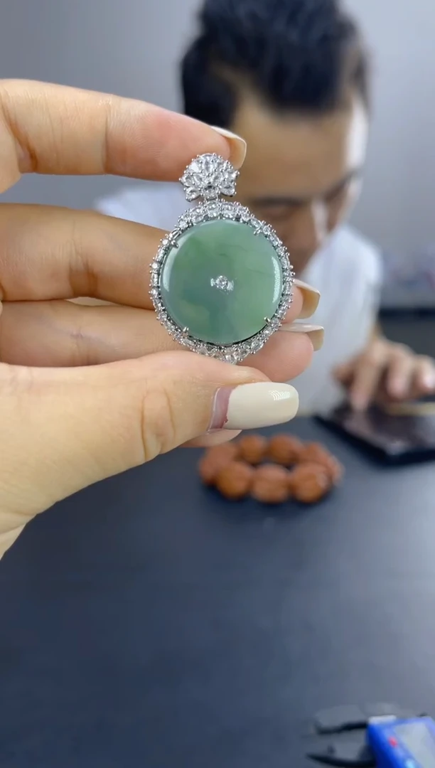 翡翠未镶嵌颈饰天然A货翡翠