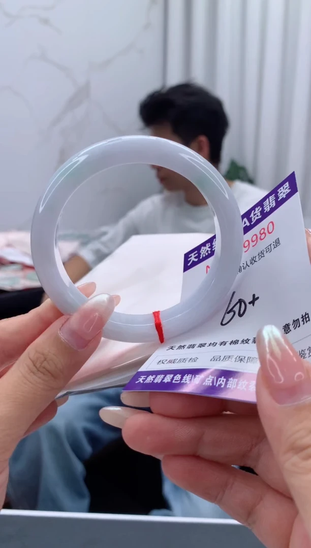 未镶嵌手镯翡翠有纹，完美者勿拍