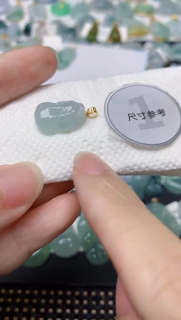 翡翠18K金镶嵌颈饰天然缅甸A货翡翠