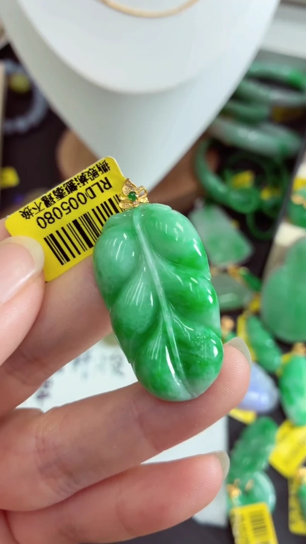 吊坠(不含链)18K金镶嵌翡翠挂件