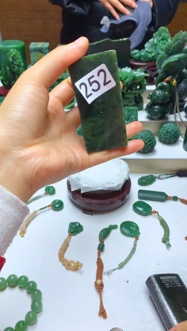 未镶嵌和田玉摆件1