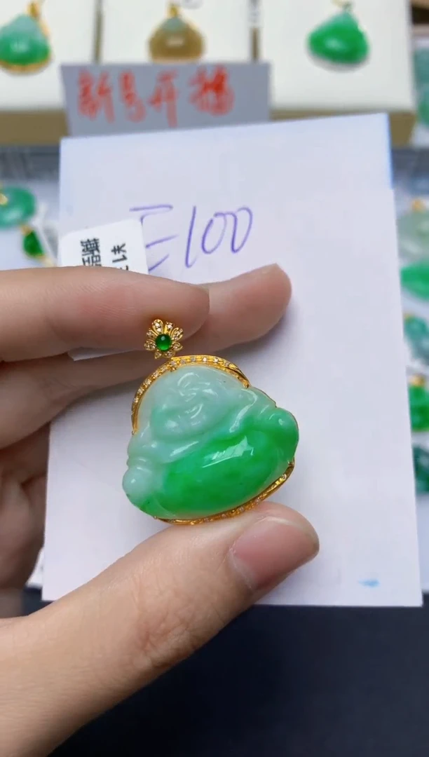 翡翠18K金镶嵌颈饰11111111