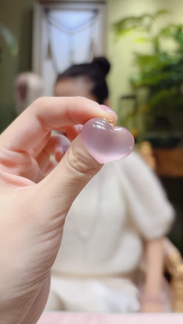 【闪购商品】水晶挂件18K金镶嵌粉晶爱心挂件