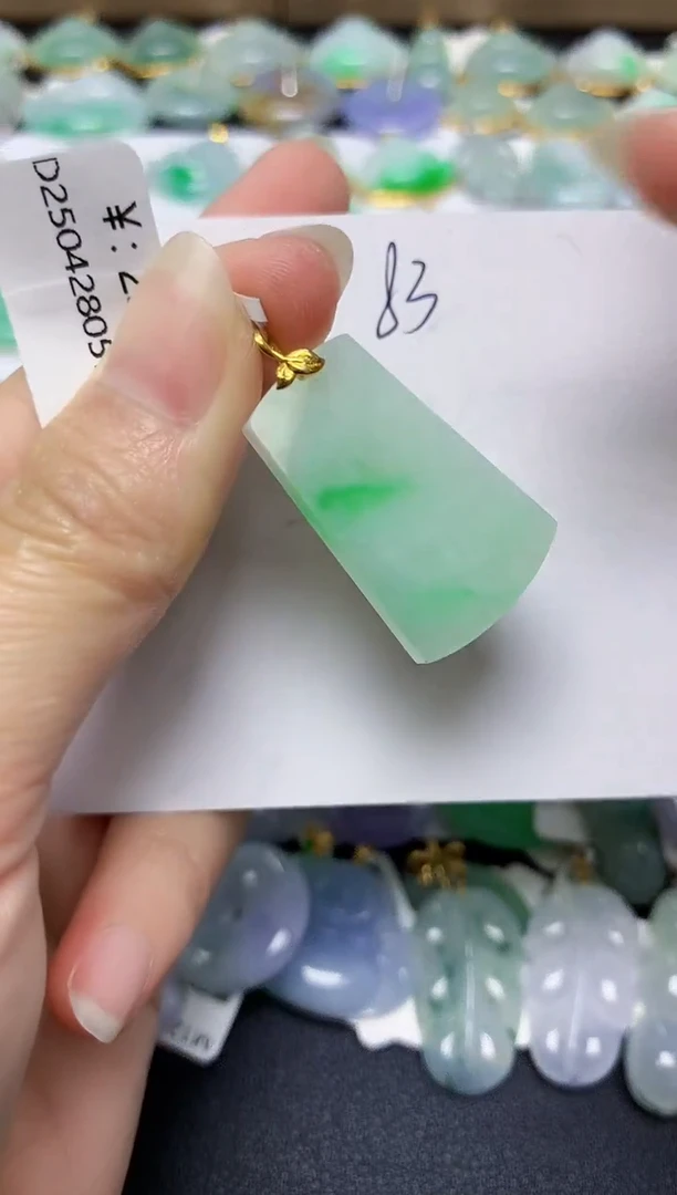 翡翠18K金镶嵌颈饰天然翡翠A货