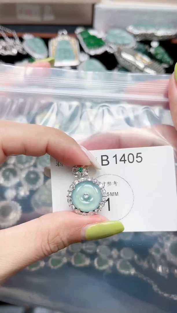 【闪购商品】翡翠颈饰未镶嵌赠皮绳1405