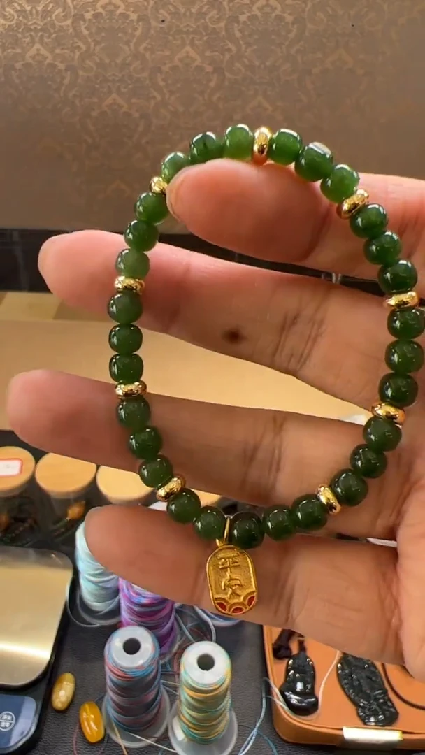 未镶嵌手链和田玉书**月和田玉 手串  微瑕黑点