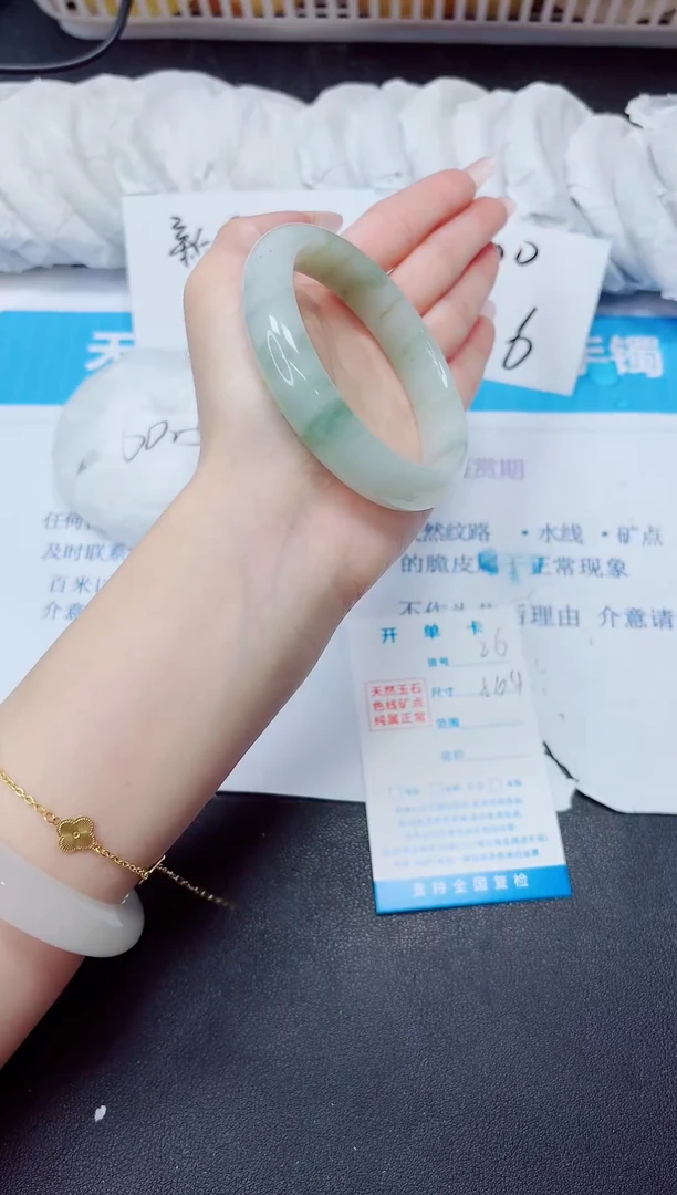 石英质玉手镯未镶嵌26./56.4