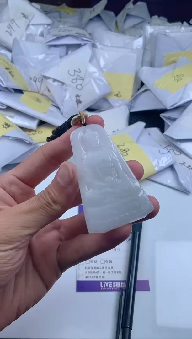 翡翠未镶嵌颈饰