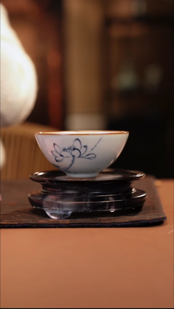 福利价 气窑 月影白荷花鸡心杯 惜缘底款