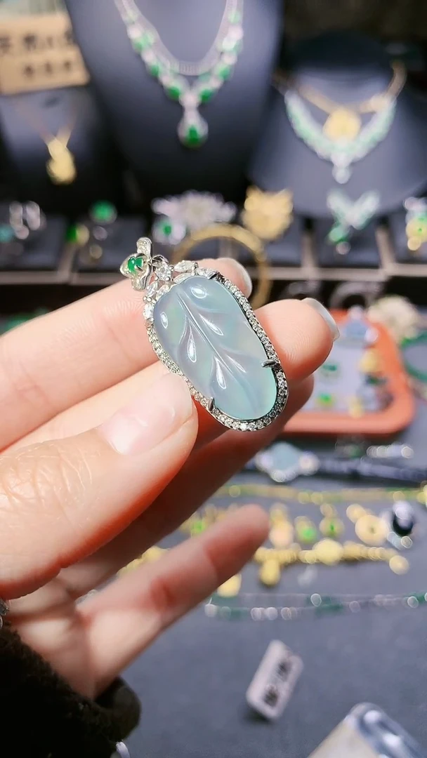 【闪购商品】翡翠吊坠(赠链)银S925镶嵌吊坠