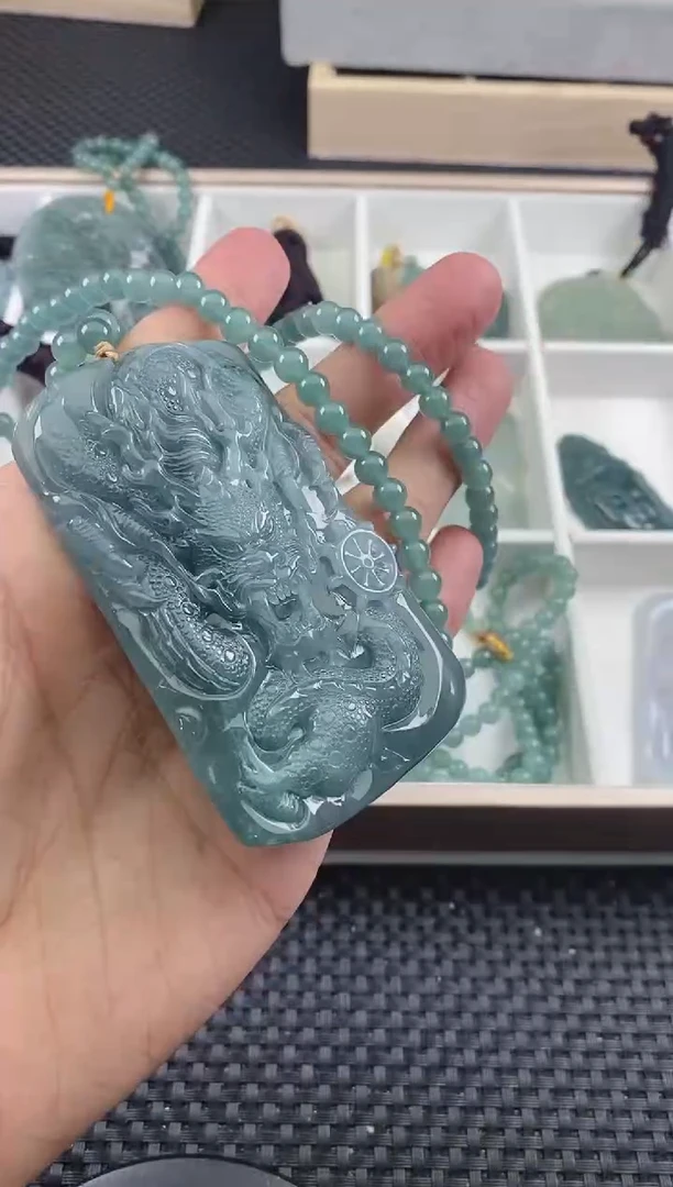 翡翠未镶嵌颈饰