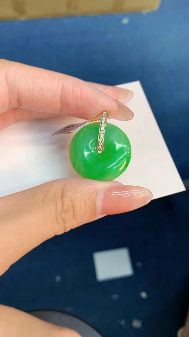 翡翠18K金镶嵌吊坠(不含链)1