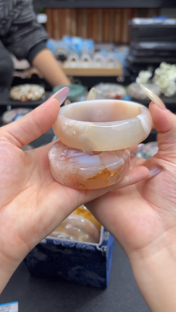 未镶嵌手镯石英质玉A10(62圈赠送镯心)