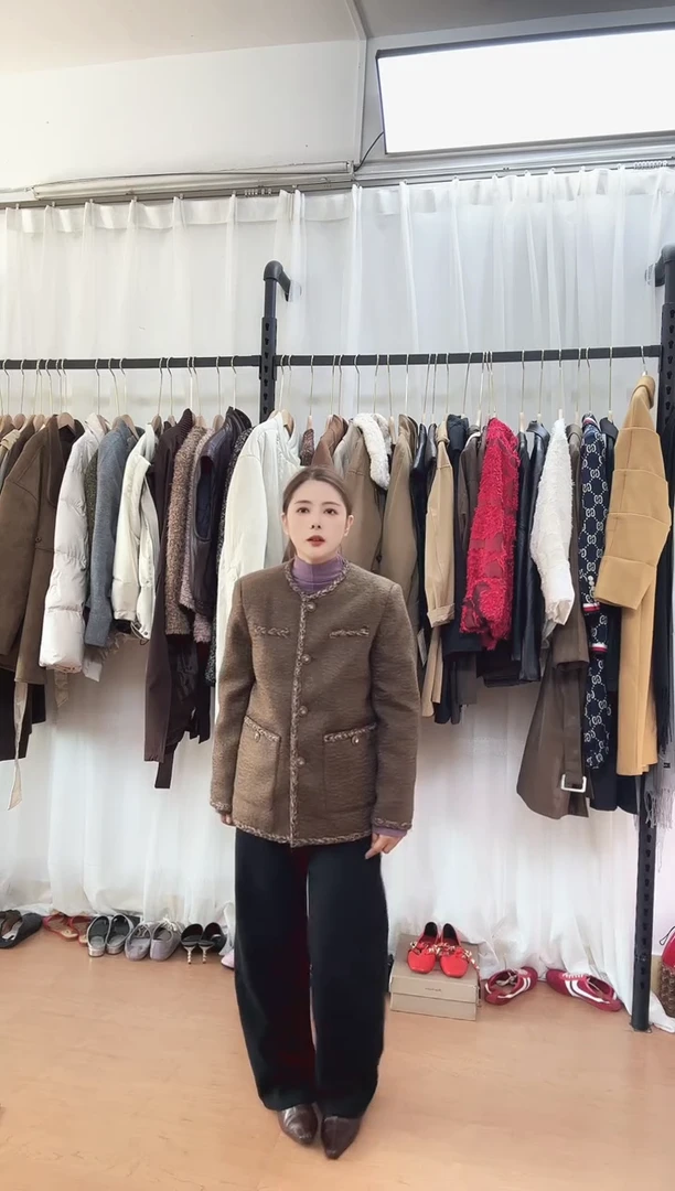 咖色小香风羽绒外套m