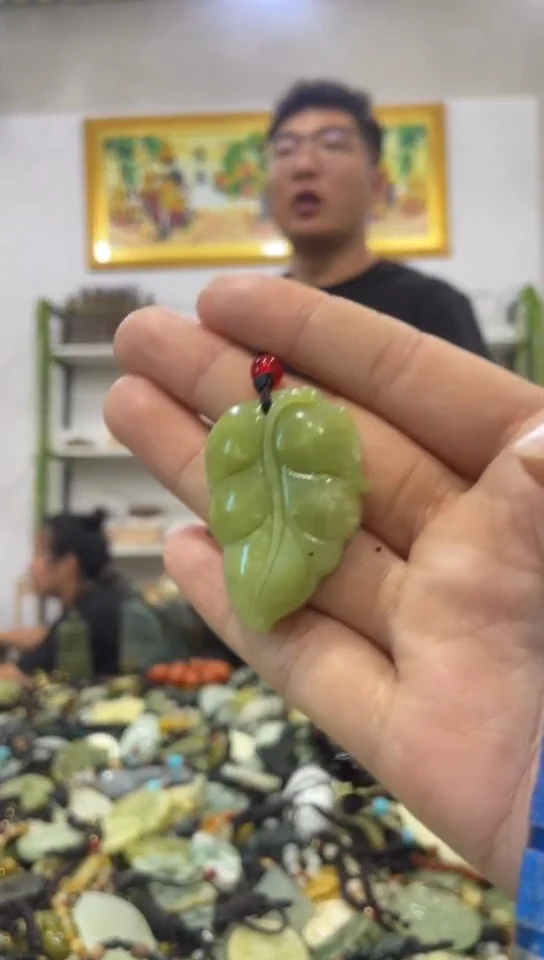 未镶嵌岫玉吊坠