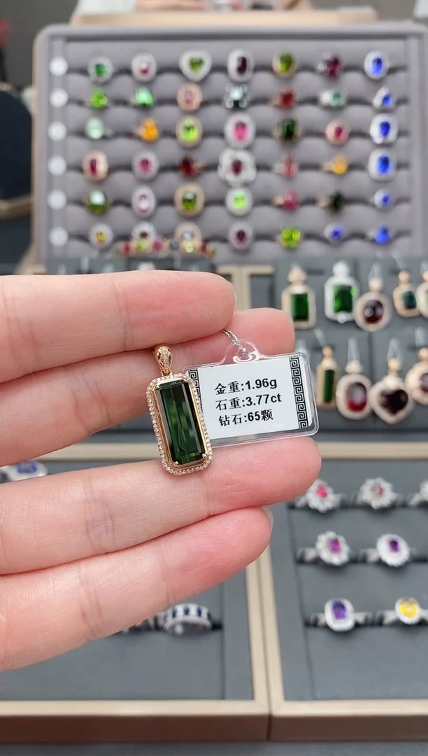 18K金镶嵌颈饰碧玺3.77