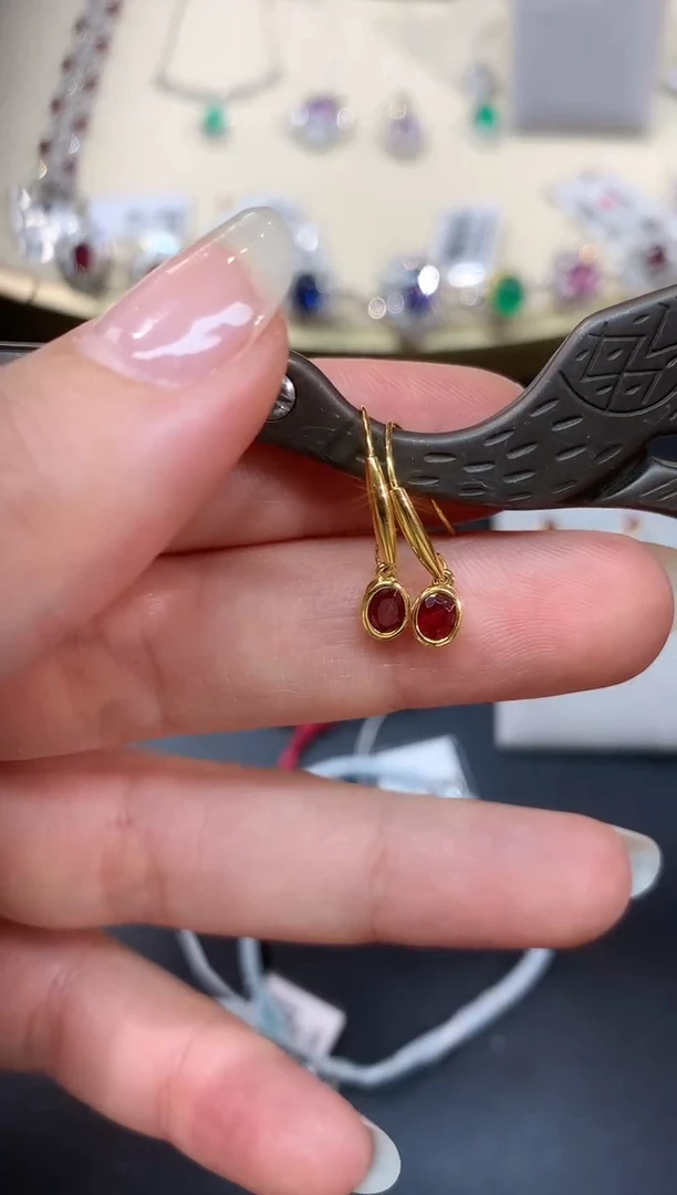 【闪购商品】红宝石耳饰18K金镶嵌A305|999