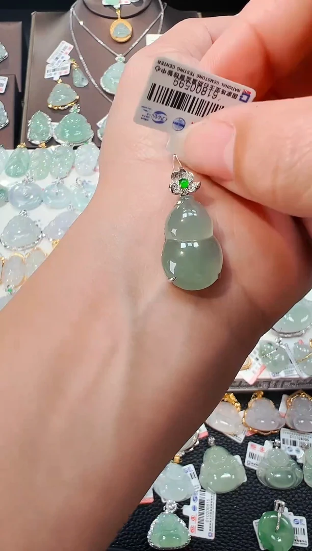 【闪购商品】翡翠吊坠(不含链)18K金镶嵌葫芦吊坠599