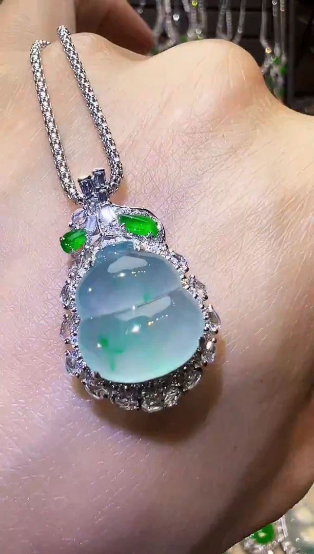 吊坠(不含链)18K金镶嵌翡翠葫芦