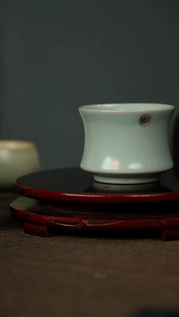 微微瑕 束腰杯 支钉烧 仿古釉 无底款951