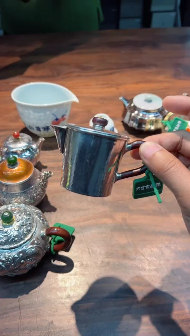 【闪购商品】呆坐  锤纹江山壶...........