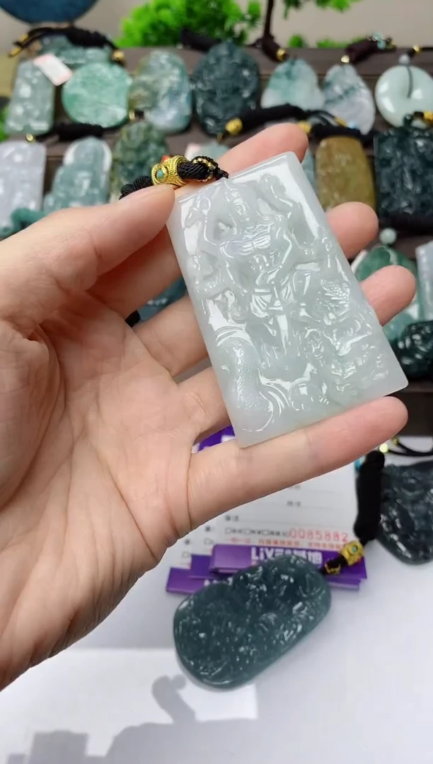 翡翠未镶嵌颈饰