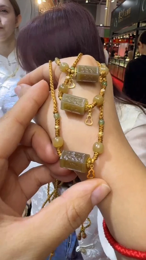 和田玉未镶嵌颈饰杭州珠宝展假一罚十多样性发其一