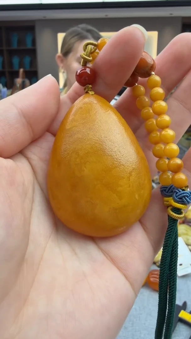 琥珀颈饰未镶嵌178秒拍号 假一罚三