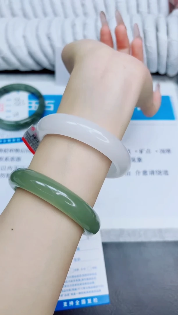 未镶嵌手镯石英质玉33/61