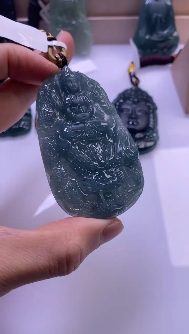 颈饰未镶嵌翡翠