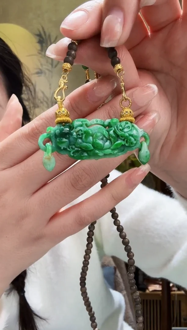 颈饰未镶嵌翡翠吊坠