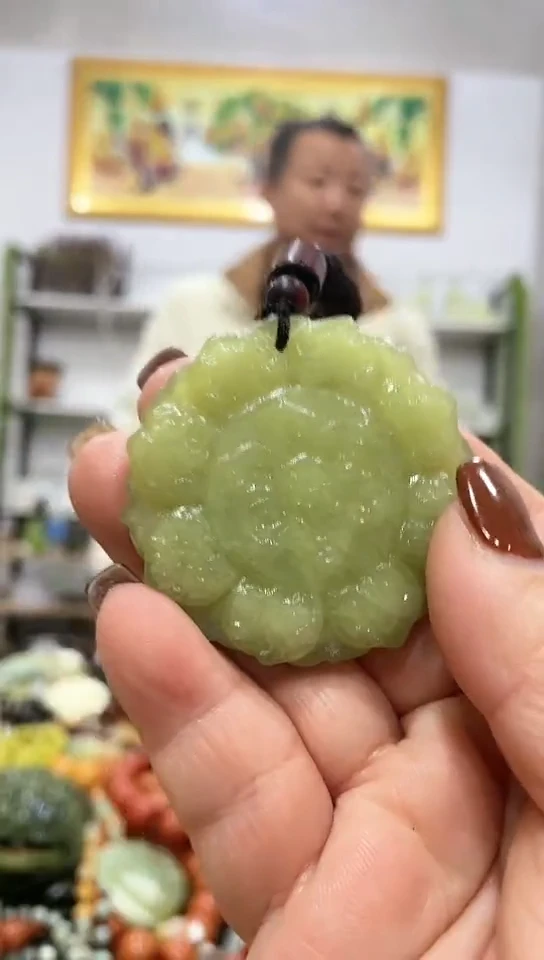 未镶嵌蛇纹石玉吊坠