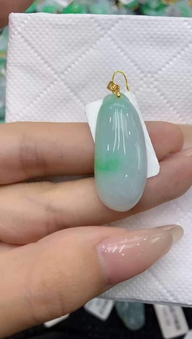 翡翠18K金镶嵌颈饰111111111111