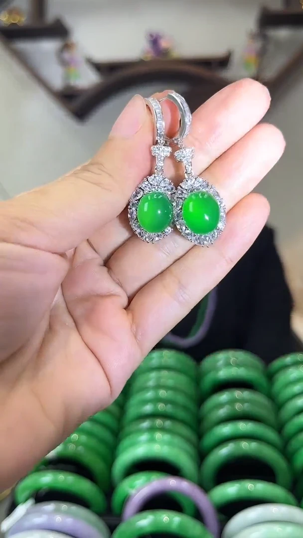 【闪购商品】砖雕闪24 蜡阳绿耳坠