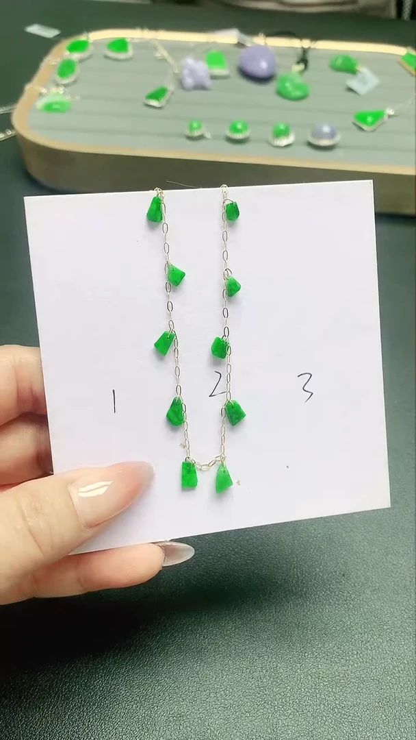 【闪购商品】翡翠颈饰18K金镶嵌证书 礼盒