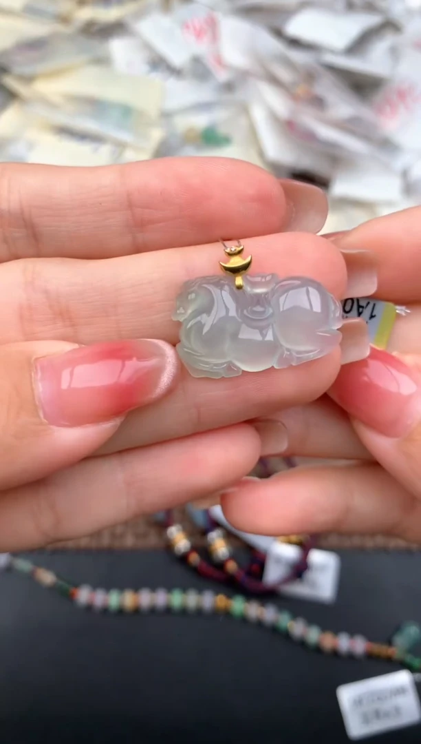 18K金镶嵌挂件翡翠1