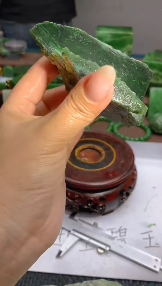 和田玉（碧玉）未镶嵌珠宝半成品1