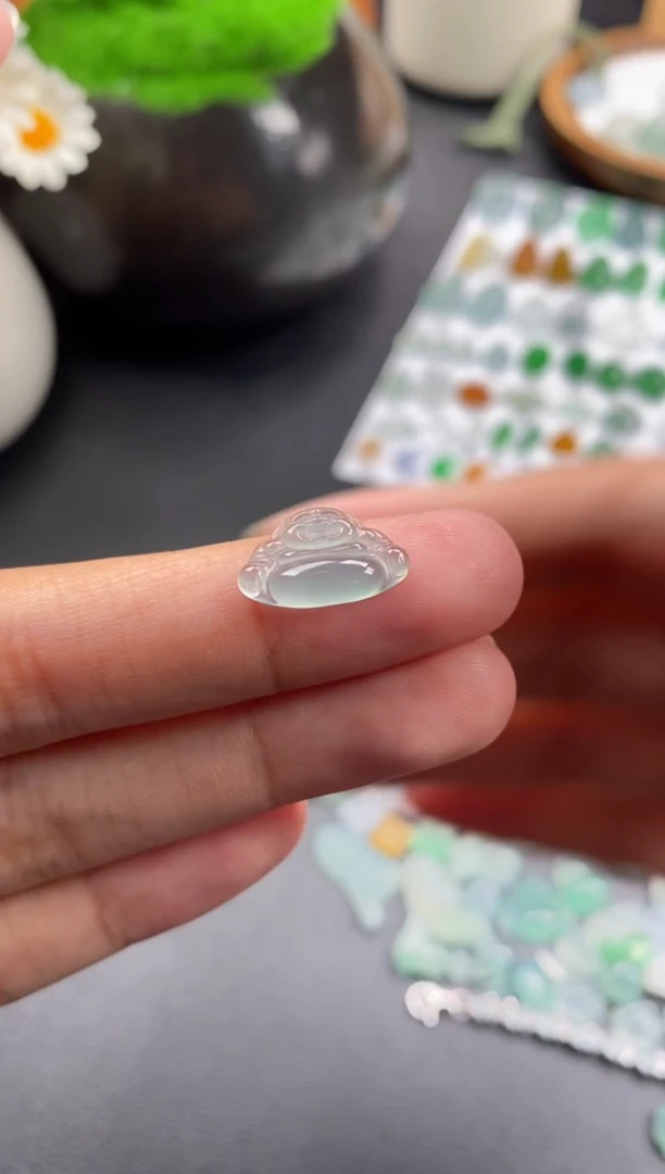 颈饰未镶嵌翡翠冰种佛公